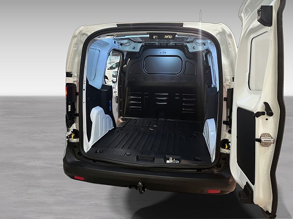 Ford Transit Courier 8 of 8