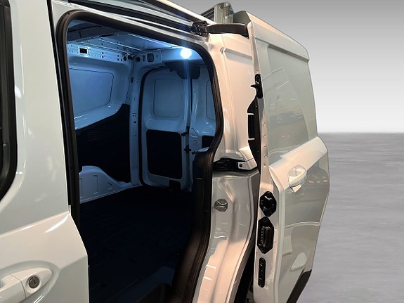 Ford Transit Courier 7 of 8