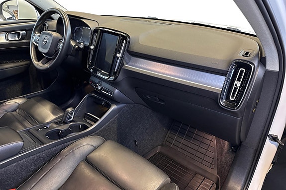 Volvo XC40 12 of 20