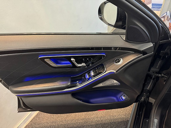 Mercedes-Benz S580 e 22 of 30