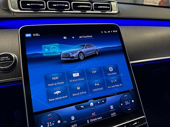 Mercedes-Benz S580 e 25 of 30