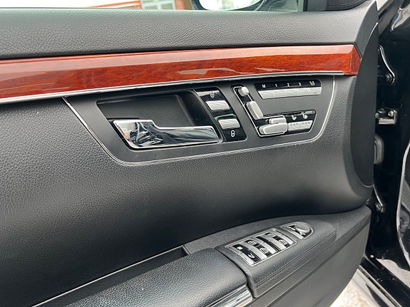 Mercedes-Benz S350 18 of 20