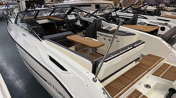 Uttern D70 med Mercury F 250 /2026/White Edition. 2 of 10