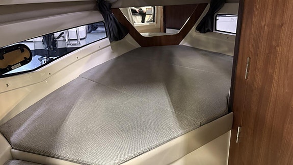 Uttern D70 med Mercury F 250 /2026/White Edition. 9 of 10