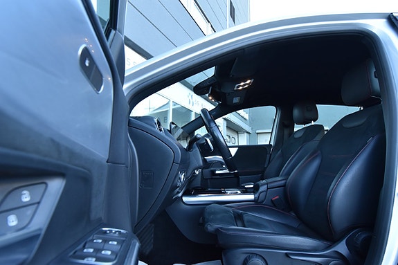 Mercedes-Benz B180 10 of 25