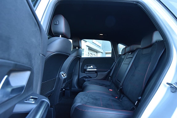 Mercedes-Benz B180 11 of 25
