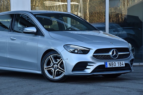 Mercedes-Benz B180 3 of 5
