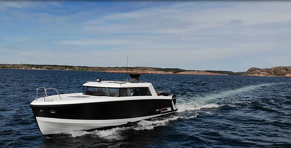 Dahl P10 | 2 x Suzuki 350hk | Kolfiberskrov | Förmedling