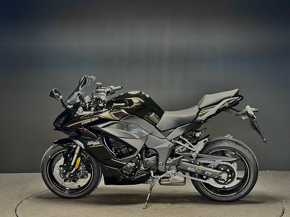 Kawasaki Ninja 1100SX 2 of 5