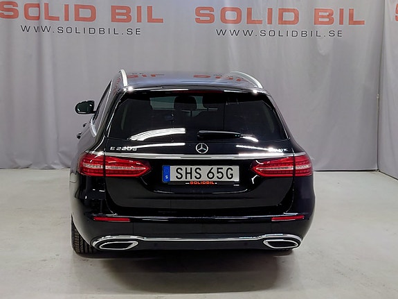 Mercedes-Benz E220 5 of 18