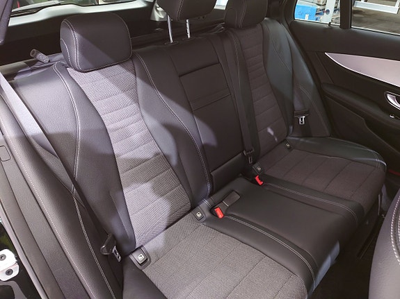 Mercedes-Benz E220 11 of 18