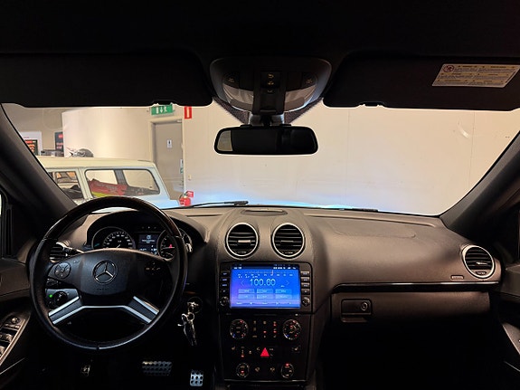 Mercedes-Benz GL350 10 of 13
