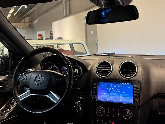 Mercedes-Benz GL350 11 of 13