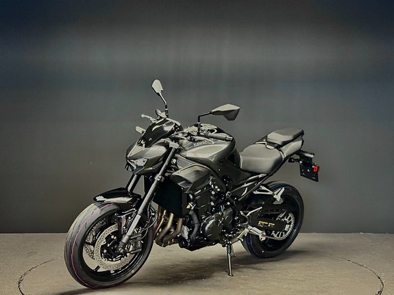 Kawasaki Z900 4 of 5