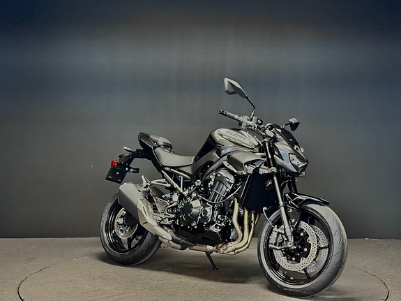 Kawasaki Z900 3 of 5