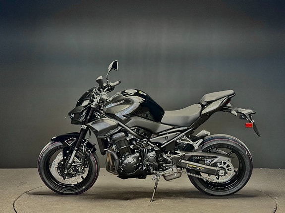 Kawasaki Z900 2 of 5