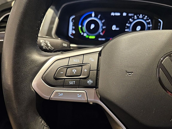 Volkswagen Tiguan 17 of 27