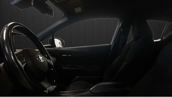 Toyota C-HR 5 of 10