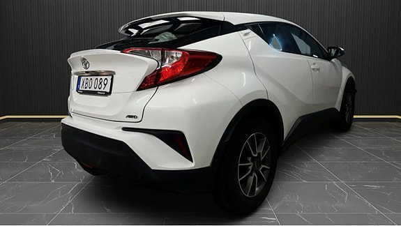 Toyota C-HR 4 of 10