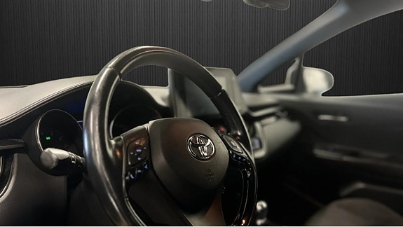 Toyota C-HR 6 of 10