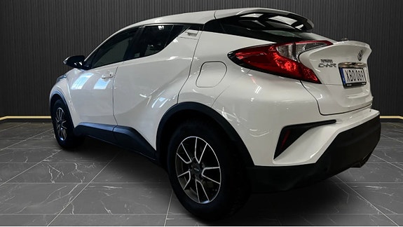 Toyota C-HR 3 of 10