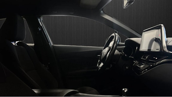 Toyota C-HR 7 of 10