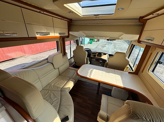 Carthago Liner med bilgarage 5 of 5