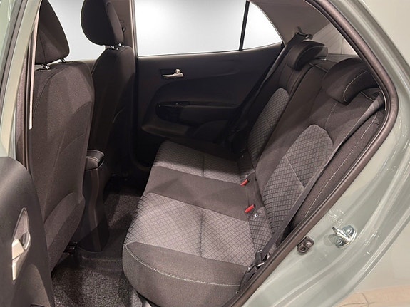 Kia Picanto 9 of 16