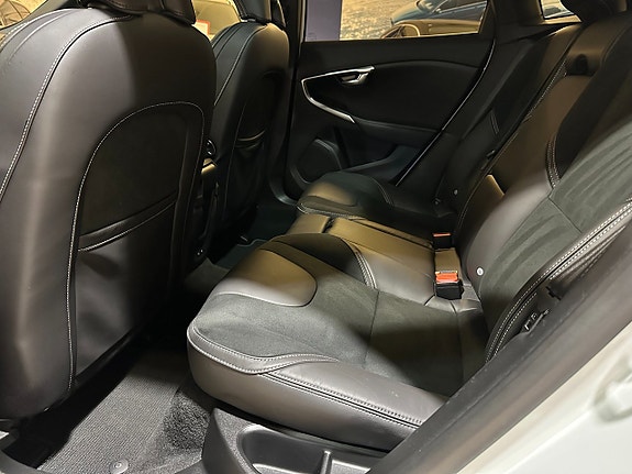 Volvo V40 3 of 5