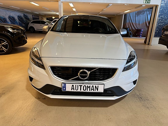Volvo V40 2 of 5