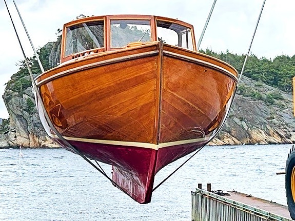 Orustbyggd klassisk träbåt  / 1975 3 of 5