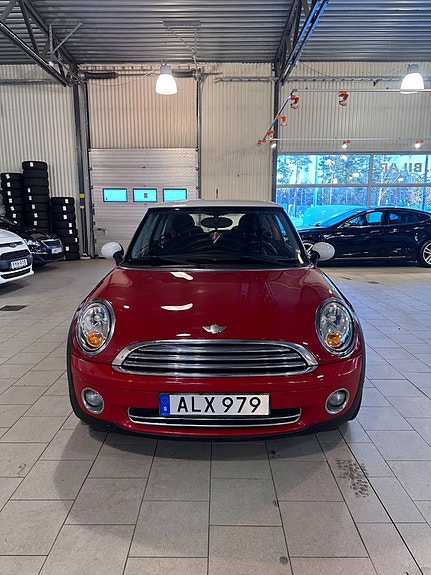 MINI Cooper 5 of 5