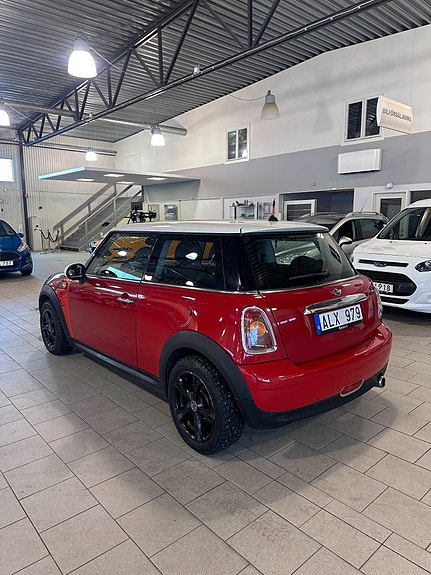 MINI Cooper 4 of 5