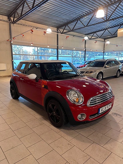 MINI Cooper 2 of 5