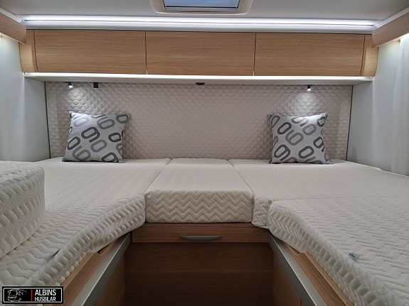 Adria Coral 670 DL 60Y / Automat 17 of 21