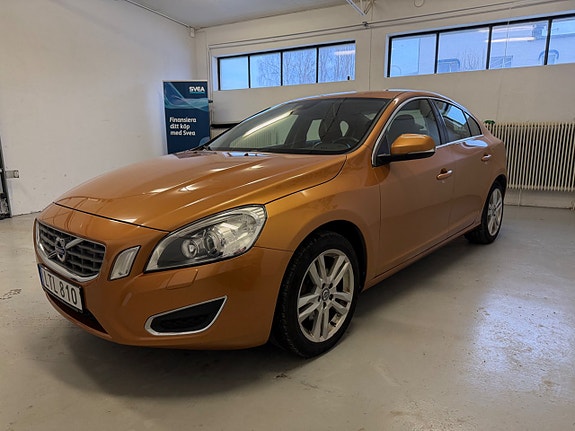 Volvo S60 2 of 5