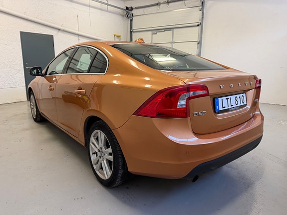 Volvo S60 3 of 5