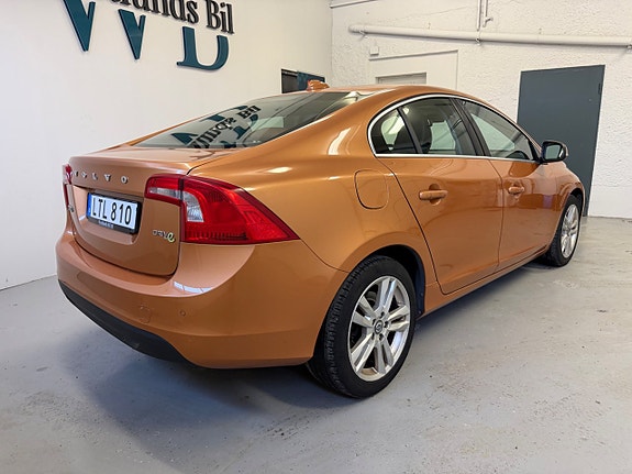 Volvo S60 4 of 5