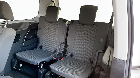 Volkswagen Caddy Maxi 9 of 15