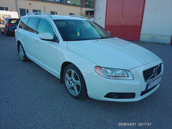 Volvo V70 2 of 12