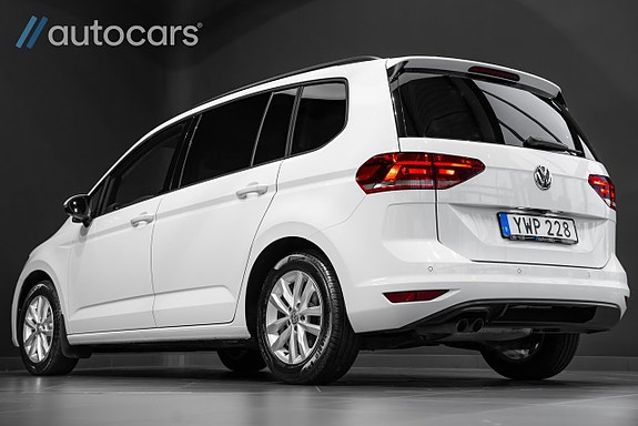 Volkswagen Touran 4 of 5