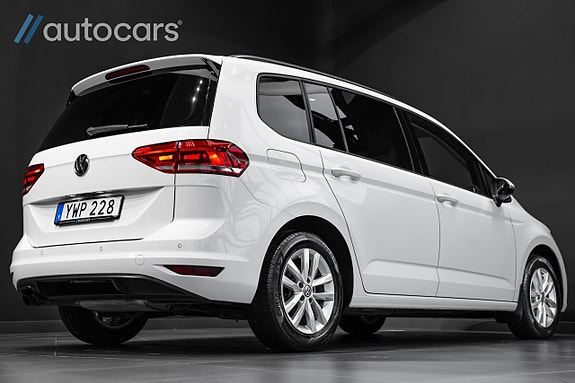 Volkswagen Touran 3 of 5