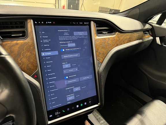 Tesla Model S 21 of 23