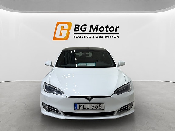 Tesla Model S 2 of 5