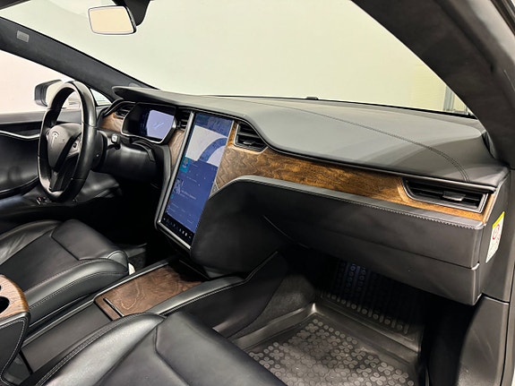 Tesla Model S 9 of 23