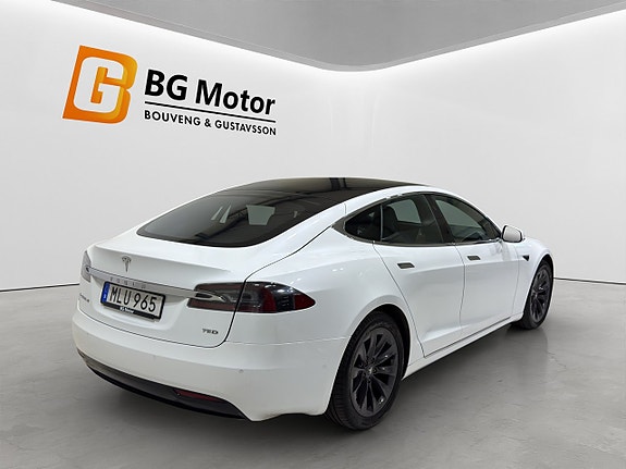 Tesla Model S 4 of 5