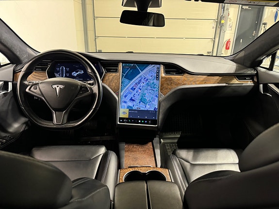 Tesla Model S 15 of 23
