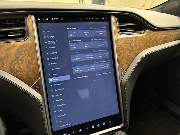 Tesla Model S 22 of 23
