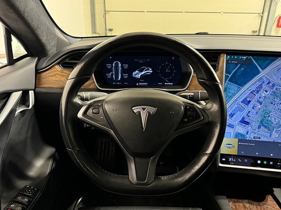 Tesla Model S 16 of 23