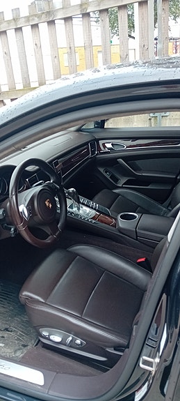 Porsche Panamera Turbo 3 of 5